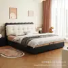 Cama de couro macio estofada com design de onda cor creme e branco color blocking cabeceira grande de celebridade da internet cama de casal quarto principal moderno armazenamento cama de couro artístico