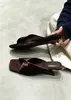 Sandalias de cuña cuadradas plisadas de terciopelo estilo francés Chuyuji para mujer, para uso exterior en verano, estilo vintage de lujo ligero
