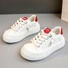 [Personalizado] Z7701 Novos Sapatos Brancos para Mulheres 2024 Primavera e Verão Tênis Respiráveis de Aumento de Altura para Mulheres com Recorte em Malha