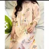 Nova camisola de manga curta estilo chinês para mulheres, roupa de casa fina de algodão e seda para o verão, pode ser usada fora, camisola de algodão e seda, atacado de fábrica