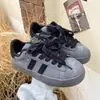 Zapatos Blancos Versátiles Populares Zapatos Deportivos Casuales para Estudiantes para Mujer Otoño 2025 Nuevas Zapatillas de Suela Gruesa de Nicho para Mujer
