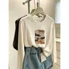 Camiseta feminina versátil de moda estilo coreano, com manga longa, gola redonda, design de algodão floco de neve e corte justo, perfeita como camada base para o outono.