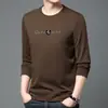 Nueva sudadera elegante para hombre de otoño e invierno, moderna y versátil, camiseta larga informal de moda, estampado casual de alta gama respetuoso con la piel