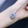Colgante de aguamarina natural con cristales limpios, piedra principal de 5*7 mm, engastado en plata 925 con la última tecnología de galvanoplastia