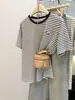 Camiseta Bordada de Manga Corta Estilo Dibujo Animado de Nicho Inspirada en el Diseño para Mujer, Estilo Coreano de Verano, Corte Holgado Adelgazante, Top de Manga Media a Rayas Color Block