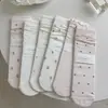 Calcetines Rosas de Encaje Miu Estilo Ballet Suxinaimin para Mujer, Delgados Huecos Estilo Crema Holgados para Primavera y Otoño