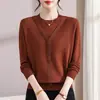 Blusas de tricô da moda e que rejuvenescem para mães, roupas de outono para mulheres de meia-idade, suéteres estilosos de tricô com design de duas peças falsas para mulheres de meia-idade e idosas
