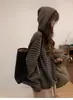 Ropa de punto con capucha a rayas de contraste de color Maillard para mujer, Otoño e Invierno, Grueso, Holgado, Combinable, Suéter, Suéter Base, Sudadera de Lana