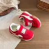 Sapatos DeXun Meninas 2026 Verão Novo Superfície de Couro Respirável Solado Macio Sapatos Forrest Gump Super Quentes Versáteis Esportivos Casuais Tênis de Skate