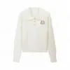 Suéter tipo polo retorcido estilo universitario para mujer, nuevo modelo 2025, elegante estilo coreano, con cuello, bordado, de punto, suéter corto de punto para mujer