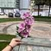 Comercio exterior fabricantes de flores artificiales húmedas sienten hidratante delphinium europeo boda decoración del hogar flores falsas al por mayor