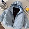 Chaqueta de algodón para niños 2026 otoño e invierno nuevo estilo cortavientos color liso abrigo de algodón para bebés y niños pequeños, chaqueta con capucha para bebés para niños y niñas, acolchada