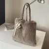 Nuevo bolso de mano de felpa para otoño e invierno para mujer, bolso tote elegante y moderno de gran capacidad, se puede llevar en la mano o usar como bolso cruzado