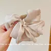 Scrunchie de gasa de burbujas suave y lustroso estilo francés con un toque de alta gama, dulce y adecuado para el uso diario, un accesorio para el cabello para niñas jóvenes