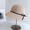 Sombrero de Pescador Minimalista Estilo Commuter Grande Delantero y Pequeño Trasero para Mujer, Sombrero de Paja para Proteger del Sol de Verano con Lazo Fino de PU, Sombrero para el Sol