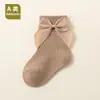 Fornecimento exclusivo transfronteiriço para bebês, laço soltinho, estilo primavera e outono, para meninos e meninas, 0-1 ano, algodão classe A, 7A antibacteriano, meias de cano médio