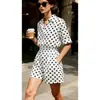 2026 Amazon Aliexpress Nuevo Conjunto de Dos Piezas con Camisa de Estampado de Lunares con Mangas Enrolladas y Shorts de Cintura Elástica