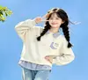 Nuevo conjunto de otoño para niños mayores, top tipo dos piezas de imitación estilo coreano y jeans para niñas, ropa casual infantil para primavera y otoño