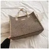 Bolsa de Ombro Feminina Grande Capacidade High-End Moda Acolchoada Bolsa de Mão Feminina Versátil Roupas de Trabalho Outono e Inverno Bolsa Tote Estudante