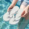 Chanclas de Lunares para Mujer, Calzado de Verano para Exteriores, Chanclas de Playa, Suela Suave, Antideslizantes, Sencillas y Versátiles para Uso en Casa, Estilo de Viaje Diario