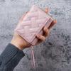 Nueva cartera de mano corta con cremallera y bordado en forma de corazón de moda coreana para mujer, monedero sencillo de color liso, tarjetero