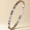 Pulseira de Aço Inoxidável Transfronteiriça Popular Europeia e Americana com Fivela de Diamante Letra Inglesa Titânio Aço Não Desbota Pulseira Feminina Pulseira