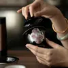 Tazón Cubierto de Cerámica Negra Estilo Dinastías Tang y Song con Flores de Lirio Pintadas a Mano, Tazón Cubierto de Pared Delgada Anti-Quemaduras para Uso en Casa Juego de Té