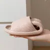 Pantuflas de baño populares para hombres y mujeres, modernas y portátiles, con una sensación cómoda, adecuadas para hoteles y uso doméstico, ligeras y convenientes para bañarse