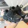 Tênis Respirável Infantil Estilo Pai 2026 Primavera e Outono Novo Estilo Tênis de Corrida Casual Leve para Meninos Sapatos Brancos Macios para Meninas