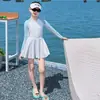 Maiô Dupla Peça Estilo Saia de Verão 2026 para Meninas Novo Conjunto Elegante com Proteção Solar Emagrecedor para Meninas