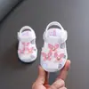 Sandalias de Bebé Verano Niña Zapatos Chirriantes para Bebé Antideslizantes Suela Suave 1-3 Años Zapatos para Niños Pequeños Bebé Princesita Punta Cerrada 2
