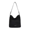 Bolsa de grande capacidade feminina de ombro para o trabalho novo estilo design de nicho casual na moda individual estilosa bolsa tote de ombro único