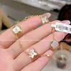 Pulseira de Trevo de Quatro Folhas Retro de Alta Qualidade para Meninas, Nova Moda Europeia e Americana Elegante Joia Pulseira 2025