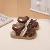 Sandálias Fechadas de Verão para Meninas Nova Moda 2026 Novos Sapatos de Bebê Solado Macio Sapatinhos para Bebês e Crianças Pequenas Sapatos de Princesa