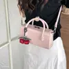 Bolsa de ombro para o dia a dia de verão, bolsa de mão de nicho super popular com uma sensação de bolsa de boliche, novo design 2026 para mulheres