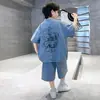 Conjunto Jeans Botonê para Meninos, Novo Estilo de Verão, Conjunto de Duas Peças com Padrão de Dragão, Tendência Nacional Infantil, Conjunto Estiloso Estilo Tang para Crianças Maiores