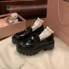 Versión de Piel de Vaca~Punta Redonda Moneda de Oro Estilo Británico Zapatos Pequeños de Cuero para Mujer 2026 Nuevos Zapatos de Plataforma Individuales Suela Gruesa Mocasines Slip-on
