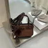 Bolso nuevo, elegante y versátil de 2006, perfecto para ir al trabajo, con un diseño único, ligero y se puede llevar como bolso de hombro o bolso cruzado