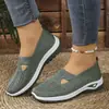 Temu Calçados Casuais Confortáveis da Moda Tamanho Grande Calçados Vazados Respiráveis de Malha Fly-Knit Comércio Exterior Transfronteiriço Slip-On Calçados para Mãe