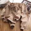 Conjunto Duas Peças Estiloso de Moletom com Capuz e Calça para Meninos Novo Outono e Inverno 2026 para Meninos Mais Velhos, Conjunto Esportivo de Blusa e Calça