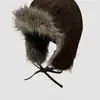 Chapéu Lei Feng Retro de Couro Sintético com Pelo Sintético de Vison para Outono e Inverno para Mulheres, Chapéu de Neve para Ciclismo com Proteção de Orelha, Quente e à Prova de Frio para Viagem no Outono e Inverno no Oeste de Sichuan