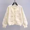 Cardigan de punto estilo coreano otoño e invierno Nuevo con cuentas estilo occidental que reduce la edad diseño con sentido de la moda suéter de flor pequeña tridimensional abrigo de mujer