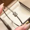 Pulsera de Plata de Ley S925 Finamente Elaborada de Gama Alta de Cuatro Filas Estilo Engranaje, Pulsera Versátil de Primavera Exquisita de Lujo Ligero para Mujer