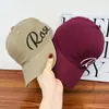 Gorra de Béisbol Retro Coreana Nueva de Primavera y Verano con Letras para Mujer, Gorra Bordada Simple Versátil de Copa Suave que Hace que la Cara se Vea Más Pequeña