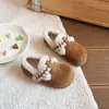 Sapatos infantis Birkenstock, nova coleção outono/inverno 2026, sapatos de algodão da moda e versáteis para meninas, com sola macia e forro de fleece, sapatos tipo mocassim para meninas pequenas