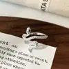 Moda Diaria Versátil Europea y Americana Nicho Anillo Vivo Serpiente Enroscada Luz de Anillo Lujo de Gama Alta Temperamento Joyería de Mano para Mujeres