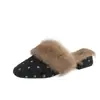 Sapatos Fofos de Pelúcia Estilo Francês Femininos Ins Celebridade da Internet Deslizantes Fofos Bico Fechado Salto Alto Outono/Inverno Chinelos de Algodão para Exterior