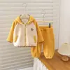 Conjunto com Capuz Raglan Color Block Novo para Primavera e Outono para Bebês e Crianças Pequenas, Design de Animal Bordado, Jaqueta Quente com Forro de Fleece e Calça
