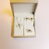 Collar Colgante de Libélula de Acero de Titanio con Circonita Verde Accesorios para Mujer Versátil Juego de Joyería de Gama Alta Pendientes Anillo
