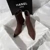 Botas de Cano Curto Marrons Femininas 2026 Outono/Inverno Novas Francesas Salto Alto Versátil Salto Fino Botas Elásticas Camurça Bico Fino Botas Emagrecedoras